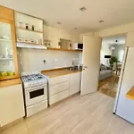 Depto Centrico En Mendoza, 3 Ambientes Con Terraza Balcon Wifi Alta Velocidad Lavanderia Cercano Aristides Y Parque General San Martin
